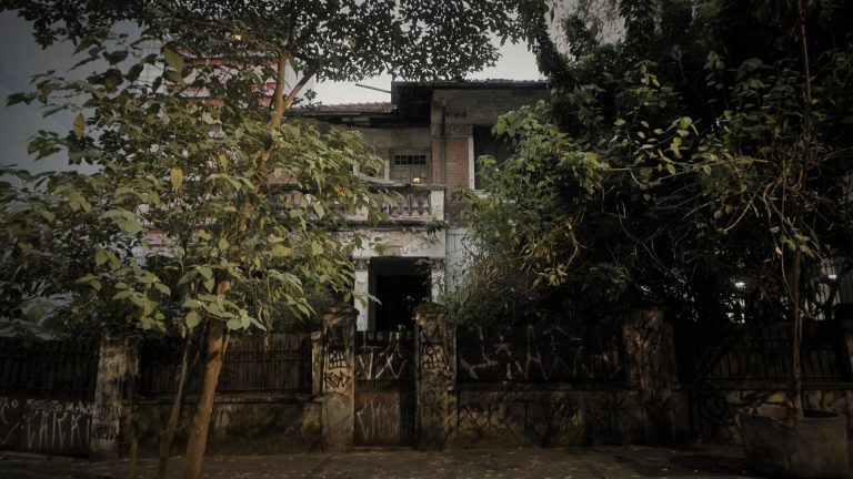 Casa Abandonada em SP - Marcia Vinci