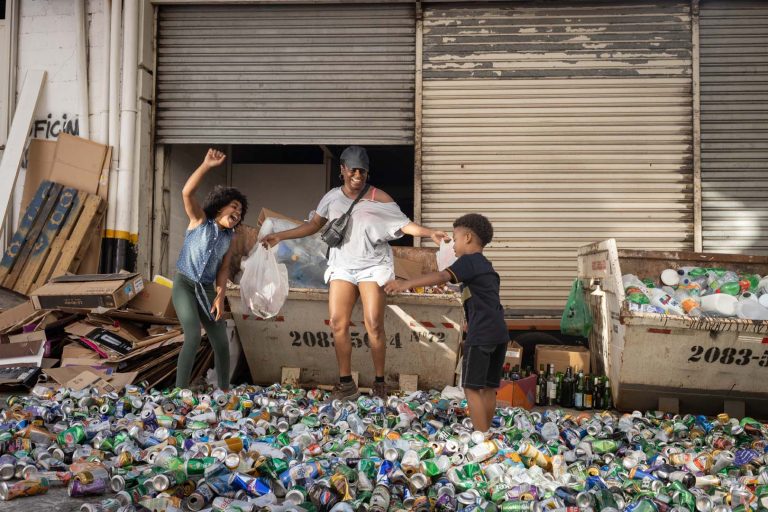 The Best Mother in the World_Galeria_Credits-Aline Arruda (3) - Gustavo Maximiliano - Galeria Distribuidora