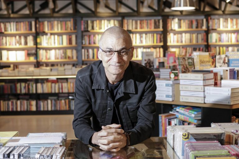 41ª Mostra Internacional de Cinema/São Paulo Int'l Film Festival. Na foto Hermes Leal escritor do  livro As paixões na Narrativa durante o lançamento. Data: 31/10/2017  Foto: Milton Mansilha/ agenciafoto.com.br