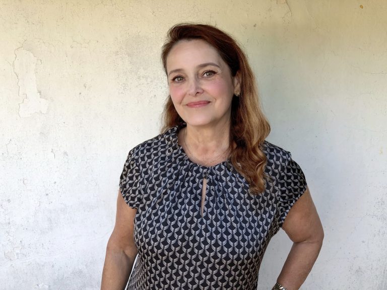 Mara Mourão - diretora