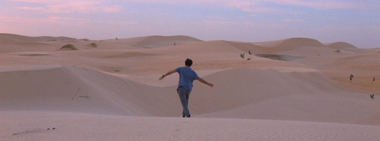 O Riso e a Faca - desert still_300dpi