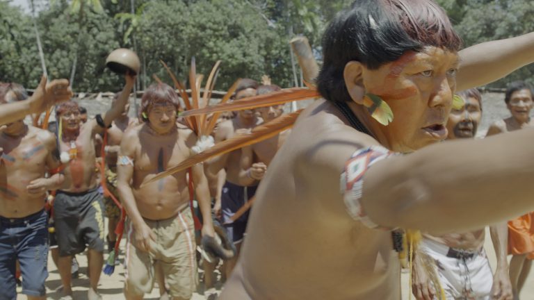 Som - 02_Davi na praça central_a queda do ceu - Gabriela Diofer