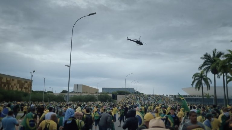 Som - No Ceu da Patria Nesse Instante - Still (5) - Analu Bambirra