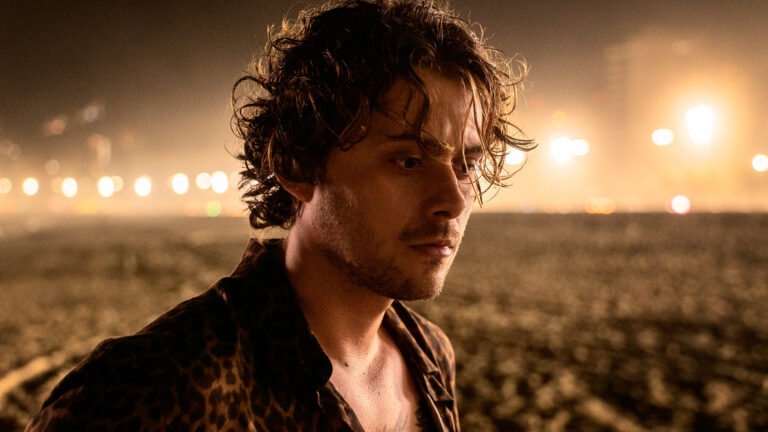 Ator CAIO MACEDO (Gabriel) - still de Ira Barillo - RUAS DA GLÓRIA - Daniel van Hoogstraten