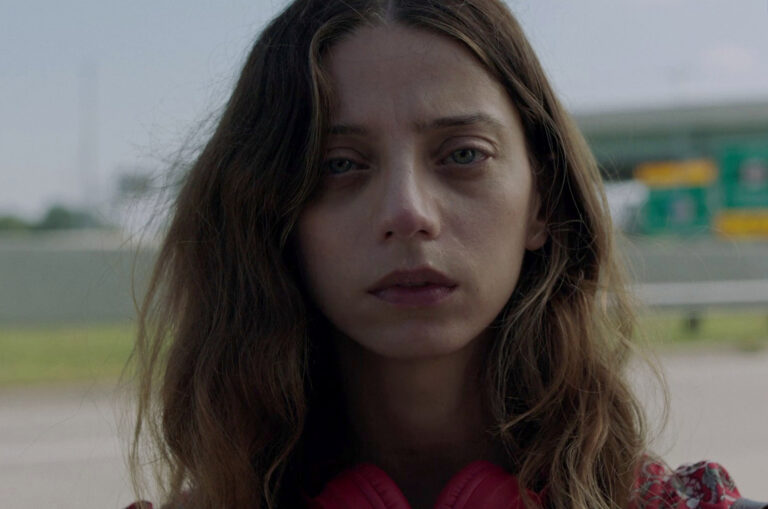 Atriz - QuaseDeserto_ANGELA SARAFYAN- Acere Produção Artística e Cultural Ltda.