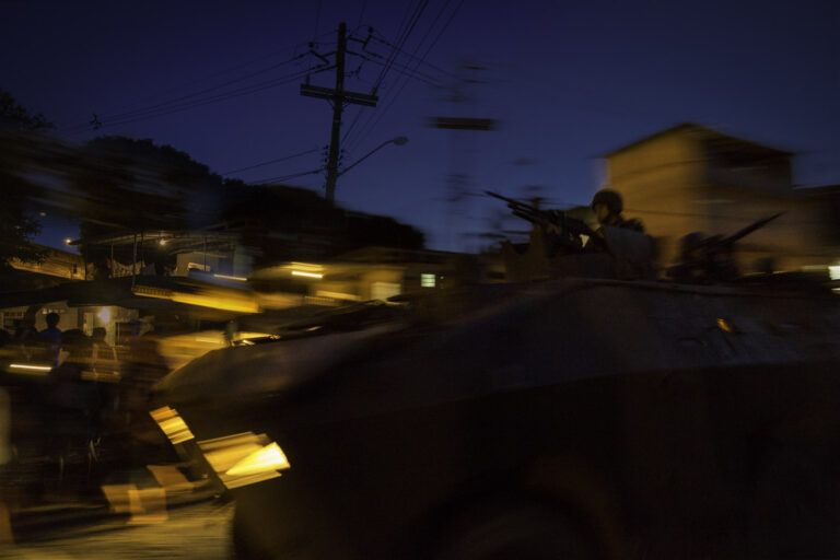 Essa foto jamais poderá ser usada para ofender a imagem do fotografado, atentar contra sua honra e dignidade. Seu uso destina-se a fins jornalísticos, informativos, educativos, artísticos e em campanhas humanitárias. Proibida a utilização sem autorização do autor. Para usa-la, entre em contato com lbaltar@gmail.com. Essa foto está resguardada por direitos autorais. Rio de Janeiro xx/xx/2014.