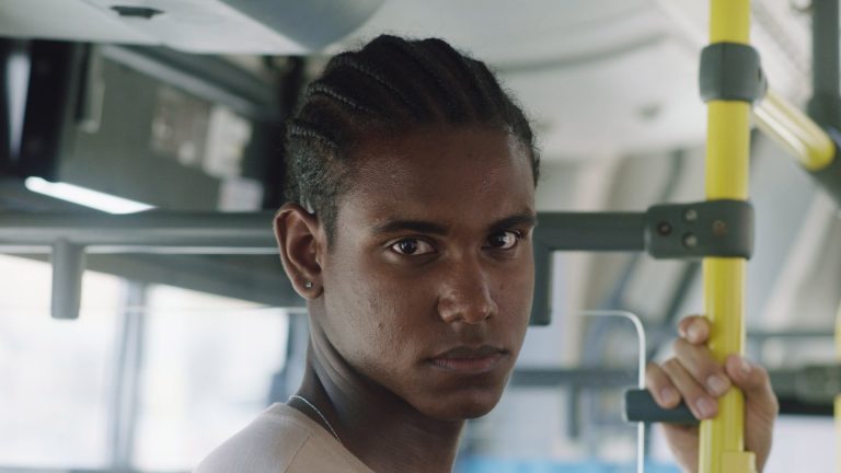 Coadjvante - ANEA - Mario Victor como Jeff - Milena Times