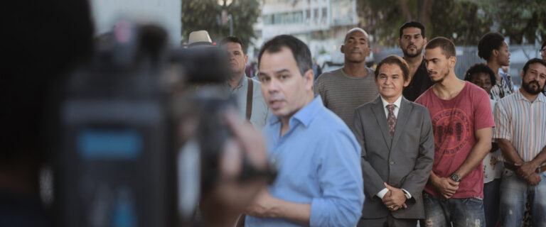 Gero Camilo e Ruan Aguiar em _Papagaios_, de Douglas Soares - Cred Olhar Filmes