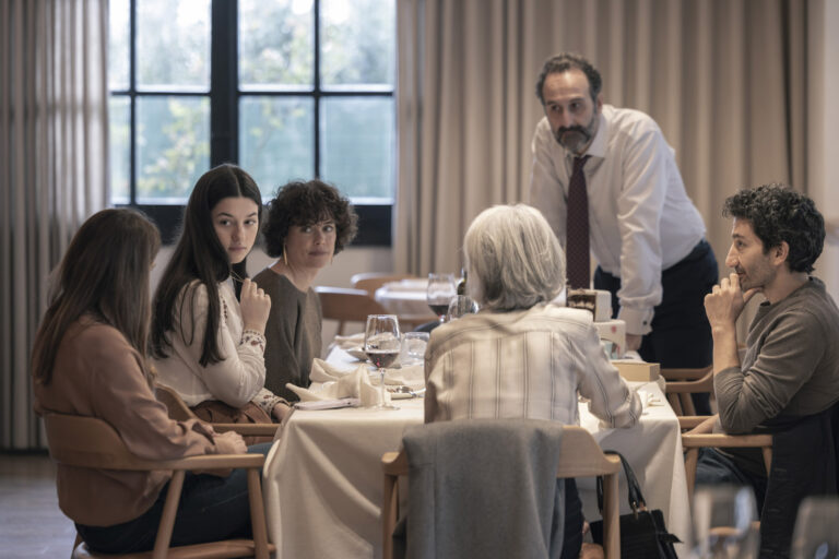 LOS_DOMINGOS_STILL_24571