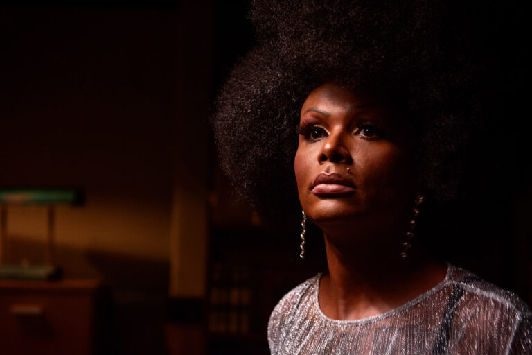 MAQUIAGEM - DIVA MENNER (Monica) - still de Ira Barillo - RUAS DA GLÓRIA - Daniel van Hoogstraten