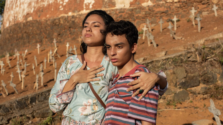 Manu Santiago - atriz coadjuvante 3 - Adler KIbe Paz