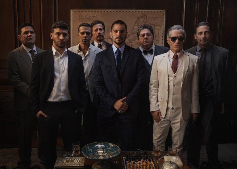 OS DONOS DO JOGO. Henrique Barreira as Santiago, Bruno Mazzeo as Renzo, André Lamoglia as Profeta, Chico Diaz as Galego, Tuca Andrada as Marcinho in Os Donos do Jogo. Cr. Marcos Serra Lima/Netflix © 2025
