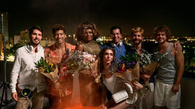 RUAS DA GLÓRIA_02 - Daniel van Hoogstraten, Alan Ribeiro, Diva Menner, Jade Sassará, Felipe Sholl, Sandro Aliprandini e Caio Macedo (Foto de Íra Barillo)
