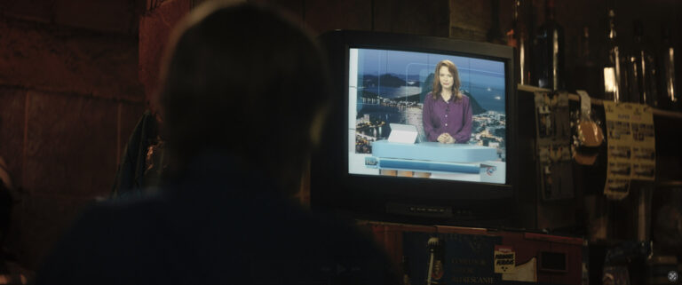 SOM - Babi Xavier interpreta uma âncora de telejornal em _Papagaios_- Cred Olhar Filmes