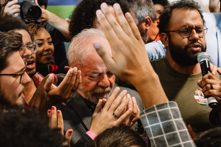 Le candidat à la présidence Luiz Inacio Lula da Silva participe à un événement de campagne avec des dirigeants et des partisans évangéliques à Sao Paulo, au Brésil.