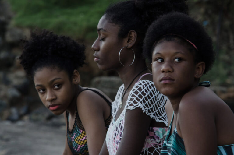 Som - O Primeiro Beijo_Dir. Urânia Munzanzu - Foto Ismael Silva 02